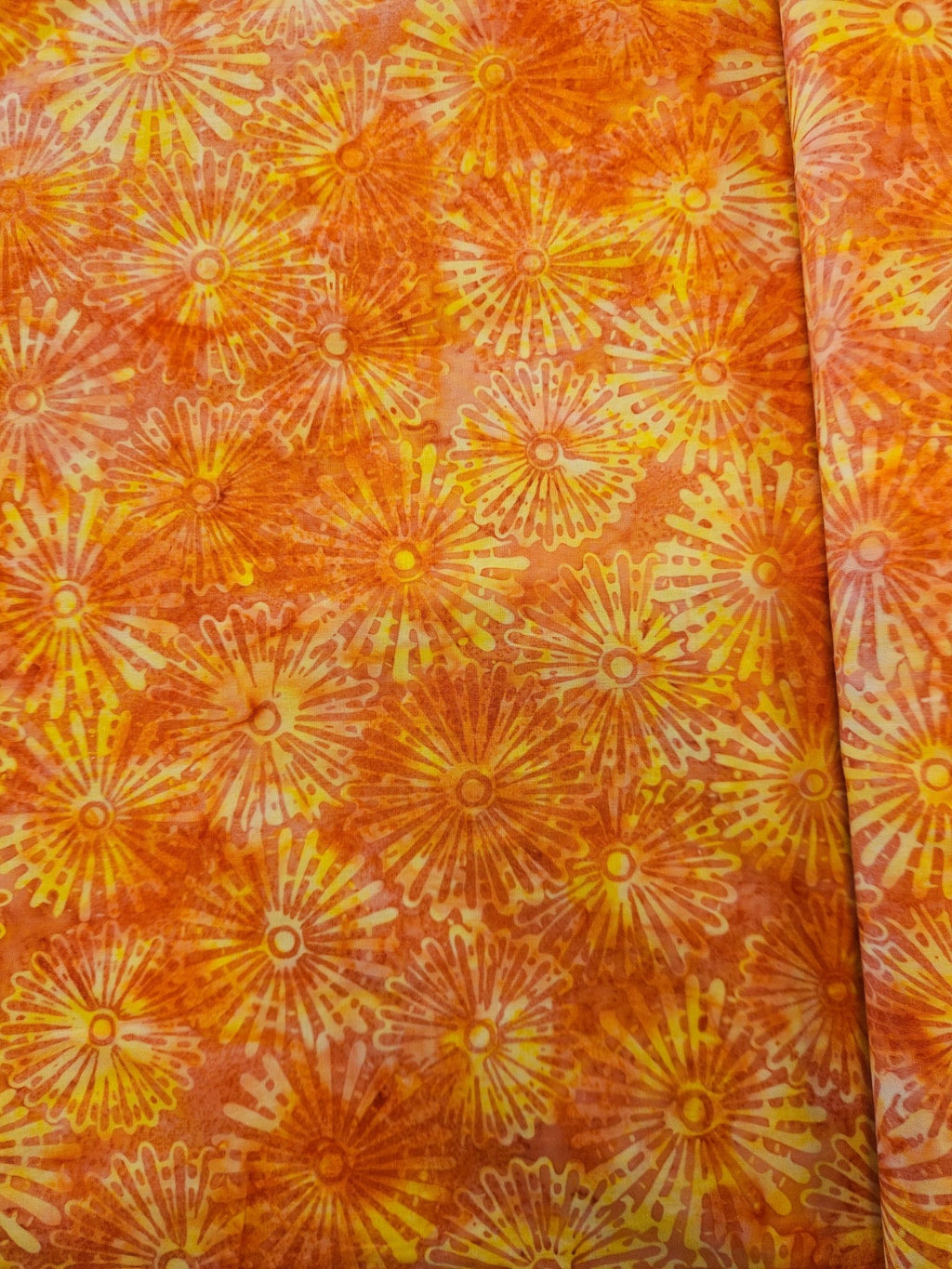 Zonnebloem Batik Quiltstof – Oranje en Geel - Stitch & Sew